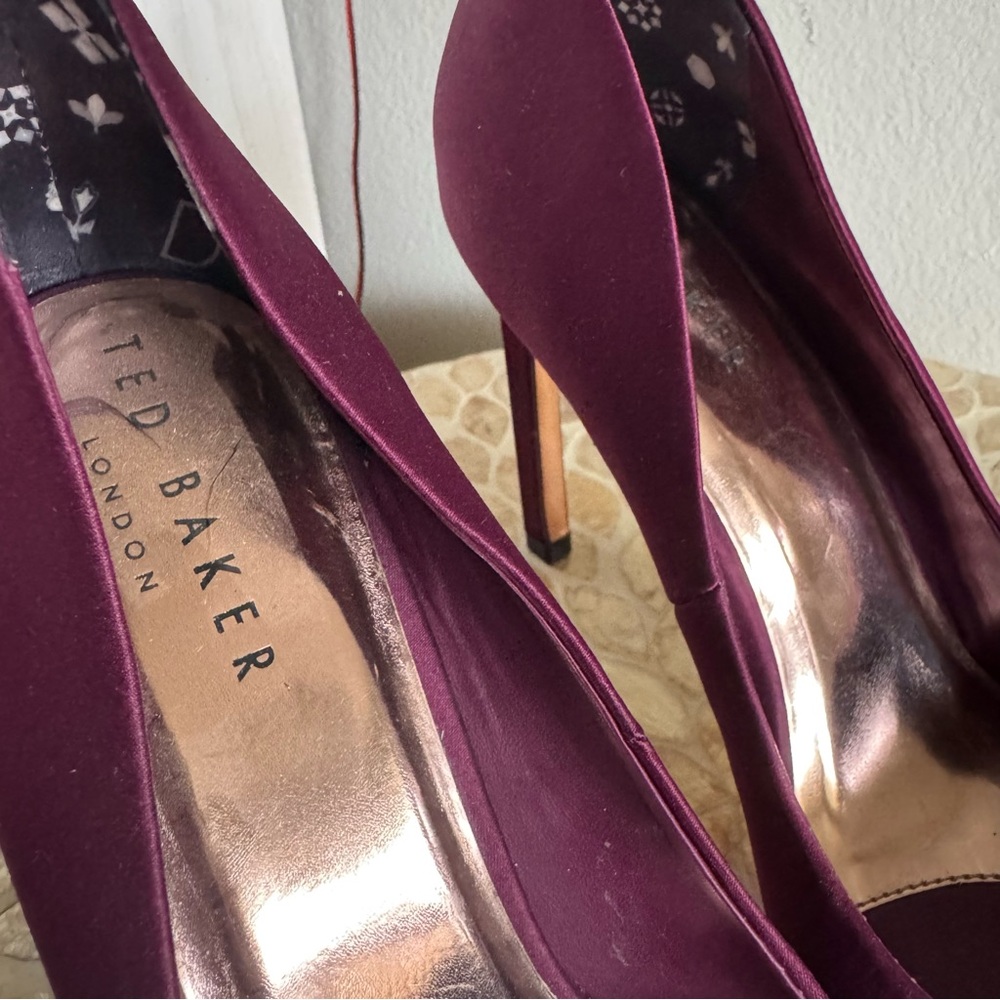 Satin Pointed-Toe High Heels with Crystal Brooch - Plum - Picture 4 of 9